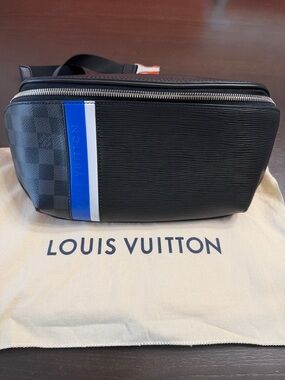 Louis Vuitton Bumbag (Noir)